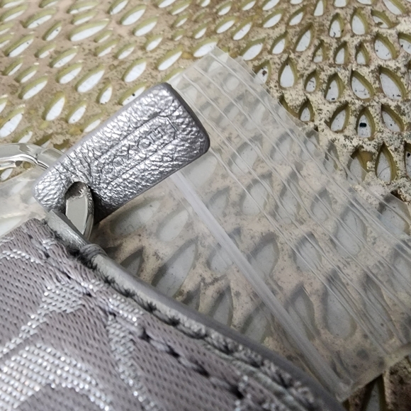 Coach keychain Silver - Picture 4 of 9